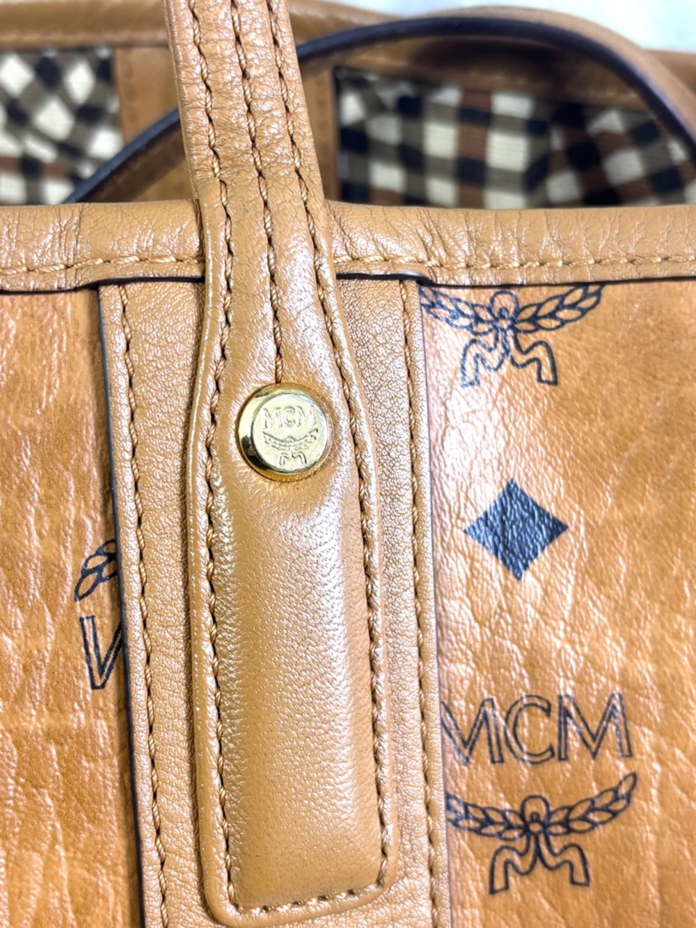 MCM Liz Reversible MD Tote. Cognac/Gold. - Picture 13 of 17